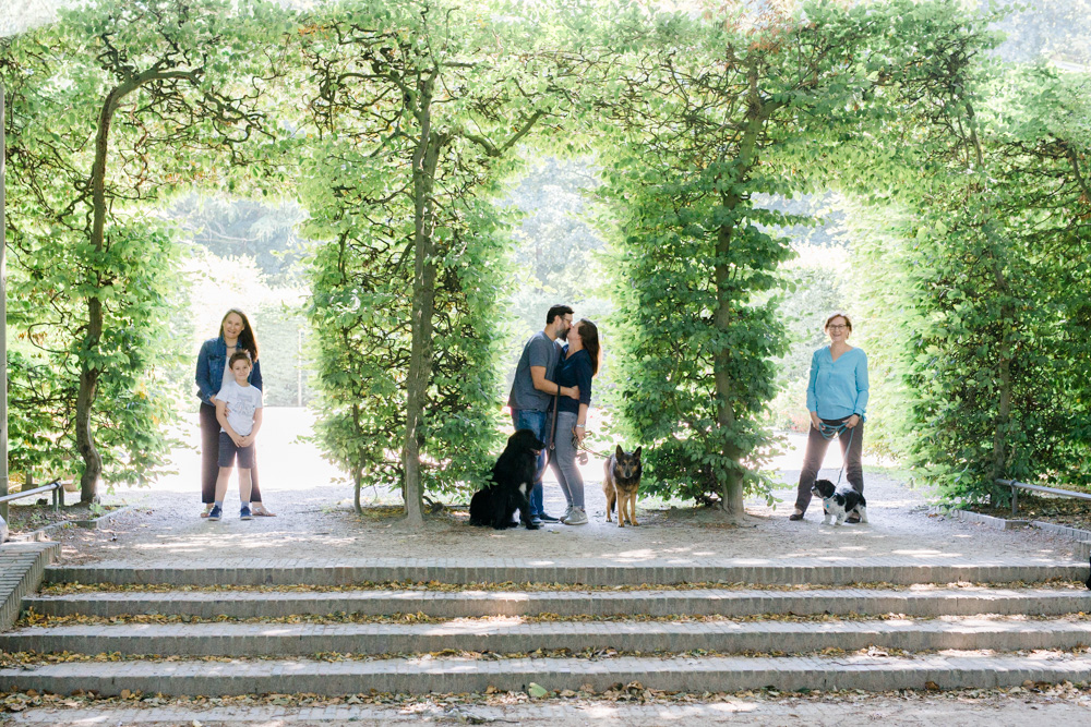 Familienshooting mit drei Hunden im Stadtpark Hamburg